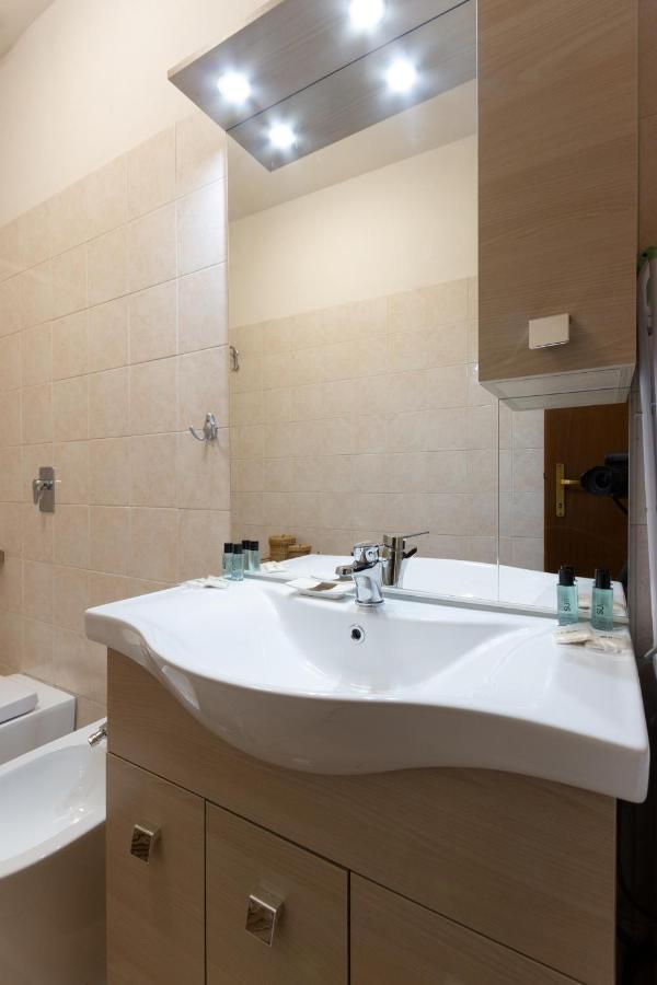 Suite Garibaldi - Smart Holiday Mantova Bagian luar foto