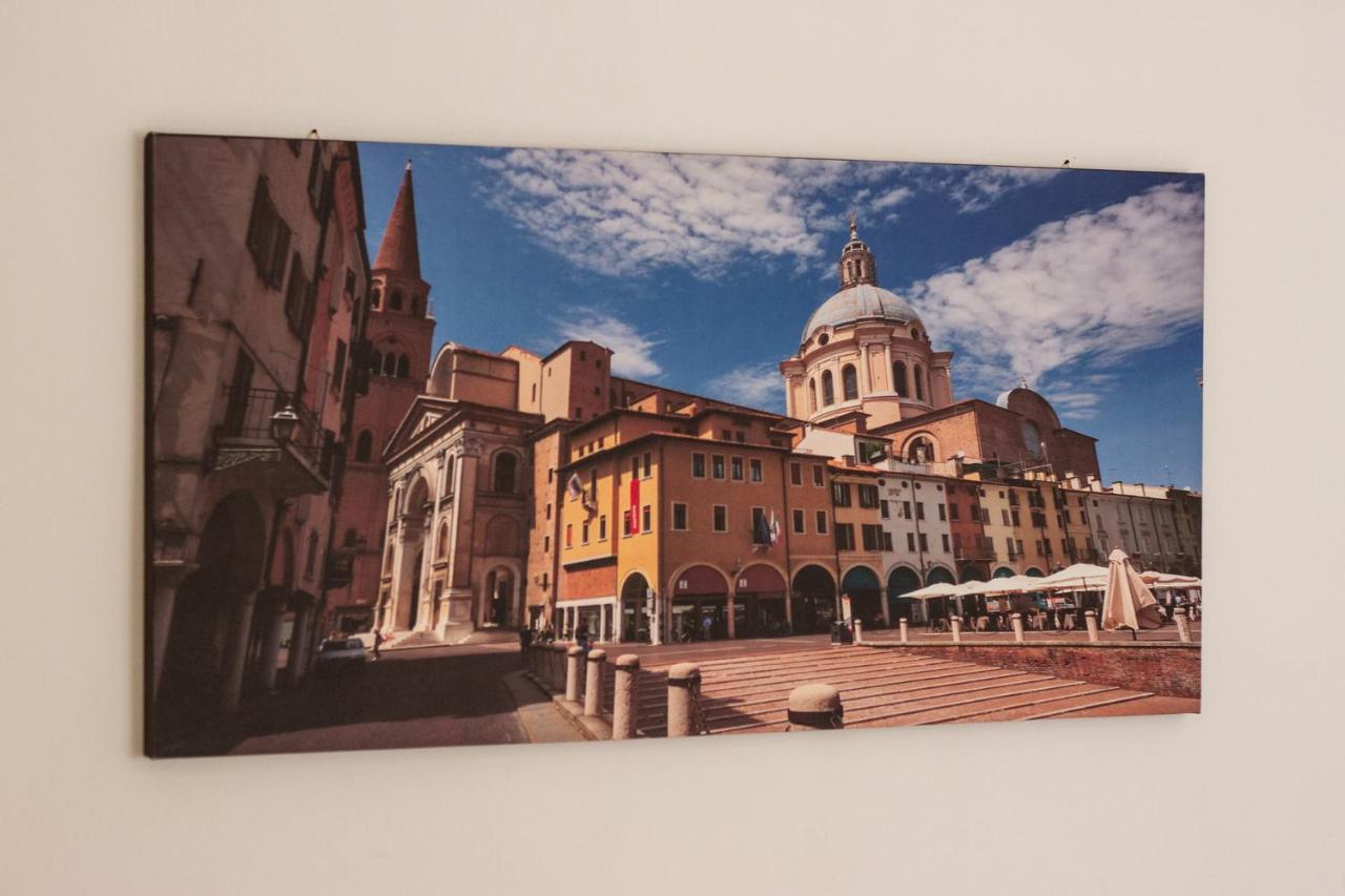 Suite Garibaldi - Smart Holiday Mantova Bagian luar foto