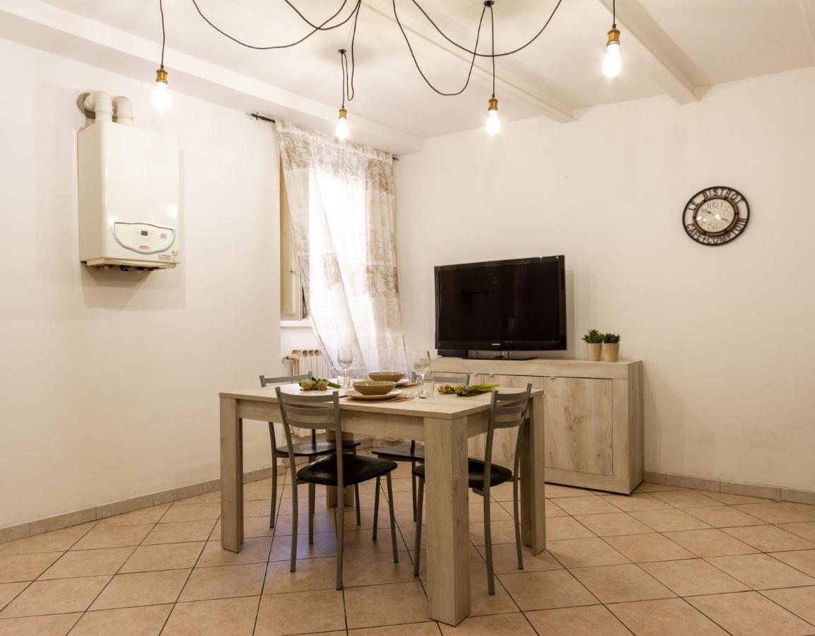 Suite Garibaldi - Smart Holiday Mantova Bagian luar foto